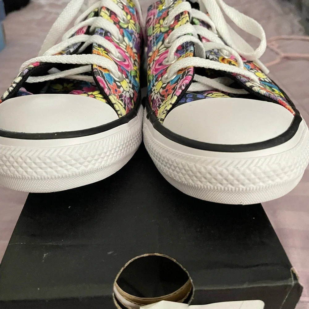 NIB girls converse low sneakers - Picture 7 of 8
